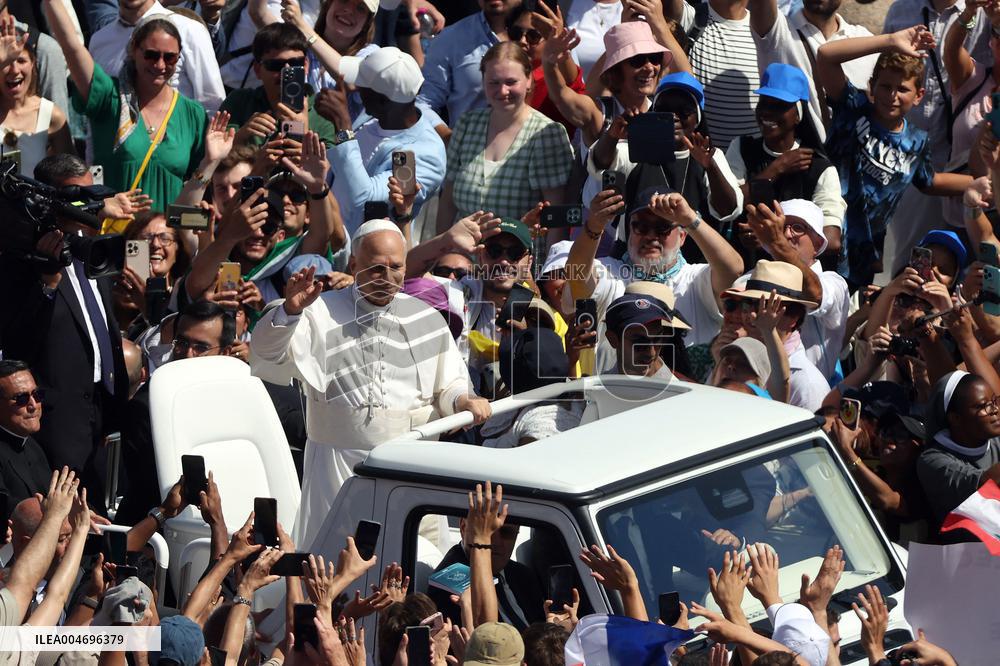 Pope Leo XIV Leads Canonization Of Pier Giorgio Frassati And Carlo Acutis - Vatican City