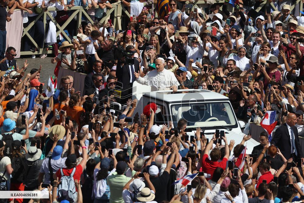 Pope Leo XIV Leads Canonization Of Pier Giorgio Frassati And Carlo Acutis - Vatican City