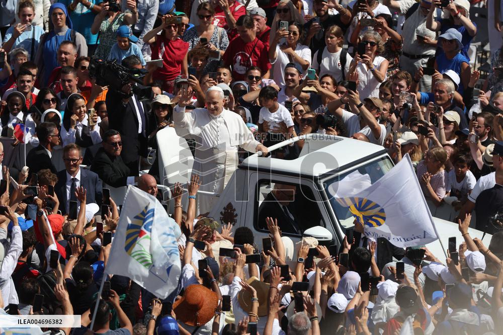 Pope Leo XIV Leads Canonization Of Pier Giorgio Frassati And Carlo Acutis - Vatican City