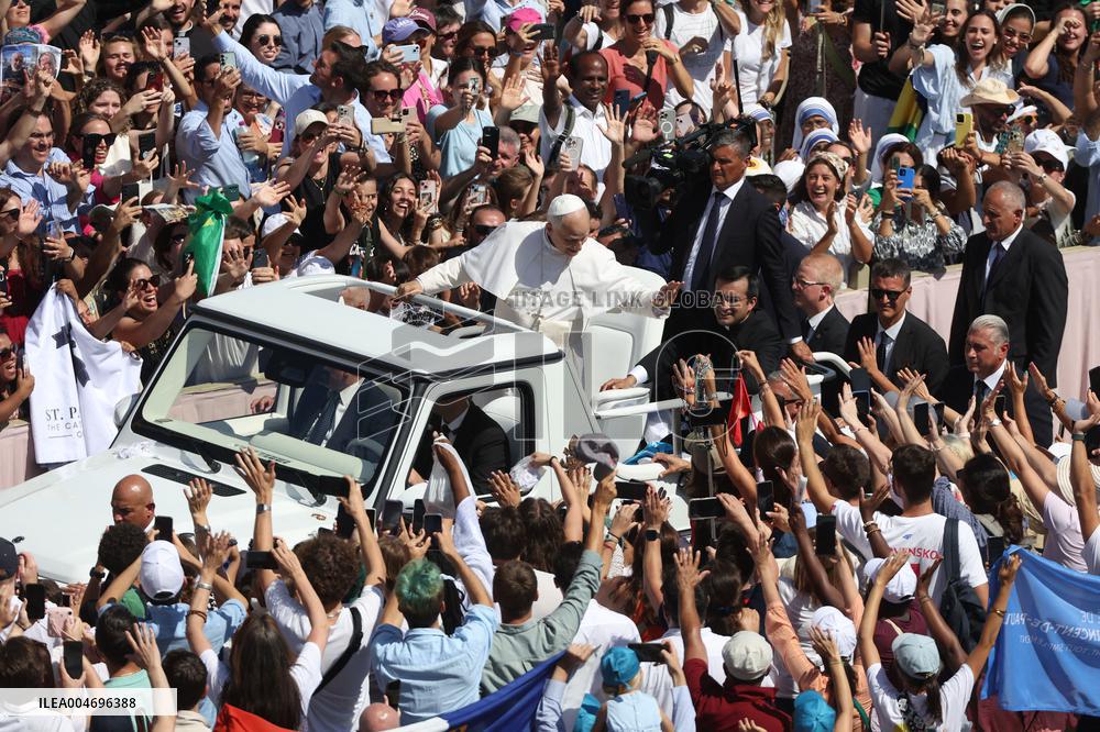 Pope Leo XIV Leads Canonization Of Pier Giorgio Frassati And Carlo Acutis - Vatican City