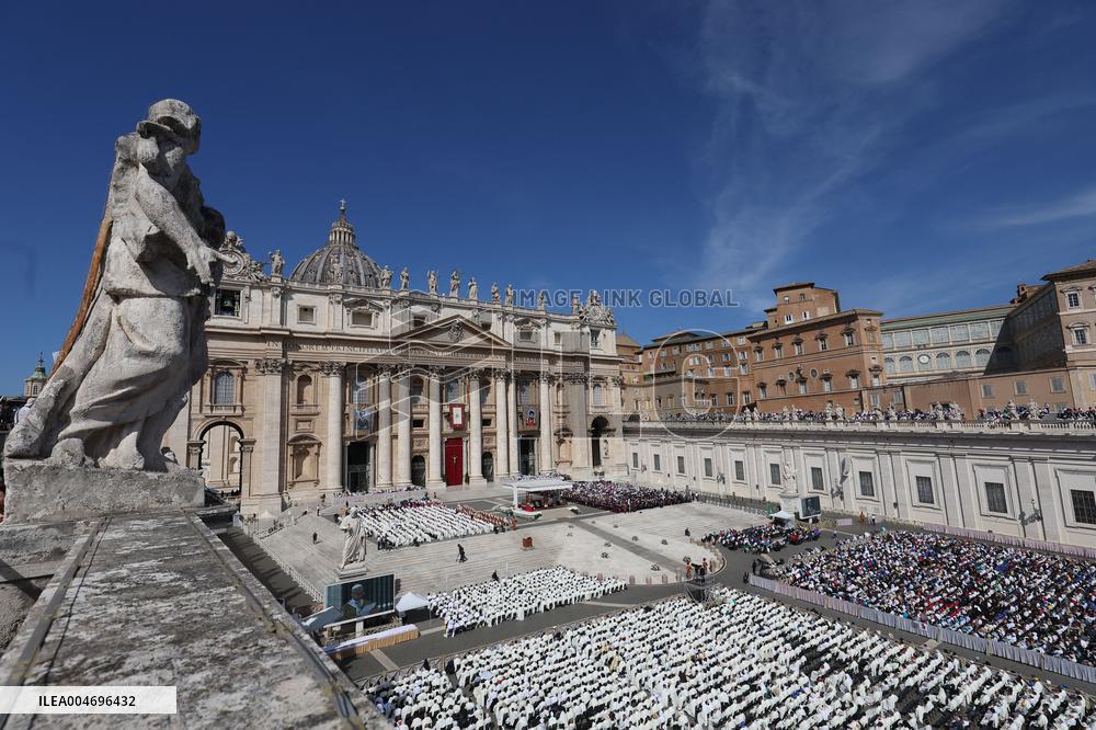 Pope Leo XIV Leads Canonization Of Pier Giorgio Frassati And Carlo Acutis - Vatican City