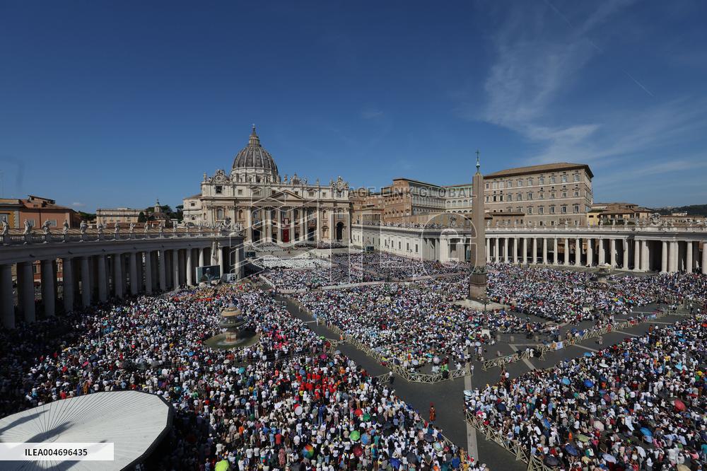 Pope Leo XIV Leads Canonization Of Pier Giorgio Frassati And Carlo Acutis - Vatican City