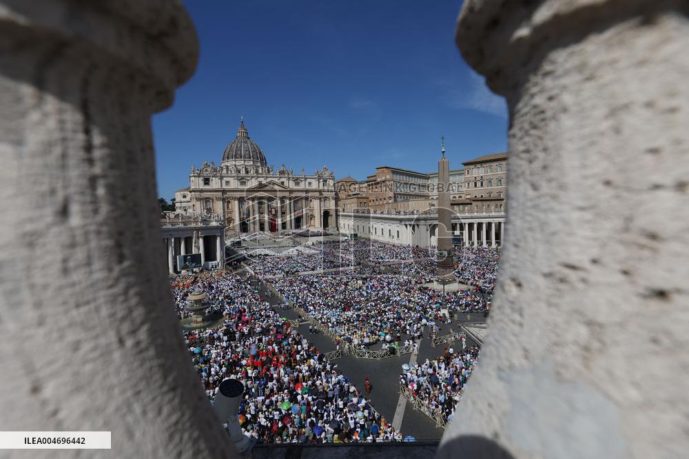 Pope Leo XIV Leads Canonization Of Pier Giorgio Frassati And Carlo Acutis - Vatican City