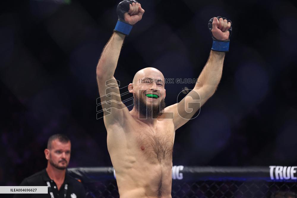 UFC Paris - Rinat Fakhretdinov v Andreas Gustafsson