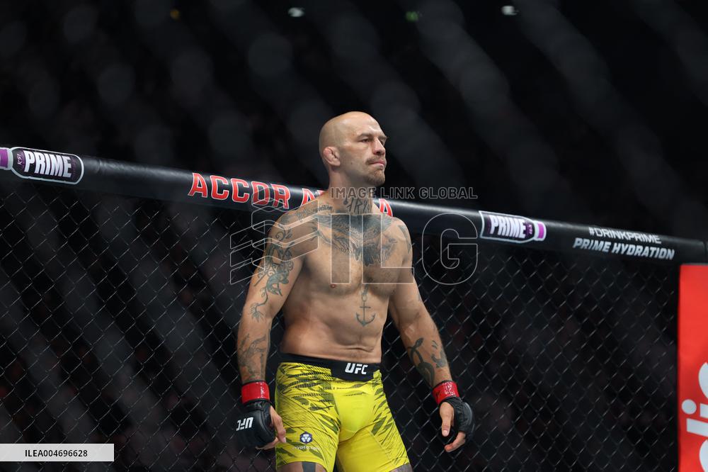 UFC Paris - Rinat Fakhretdinov v Andreas Gustafsson