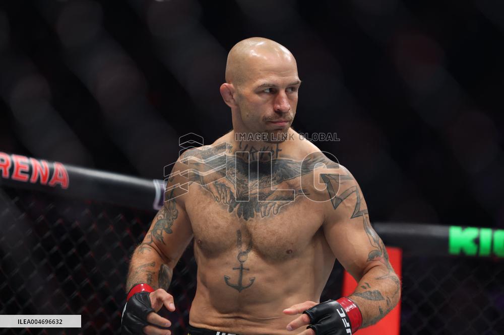 UFC Paris - Rinat Fakhretdinov v Andreas Gustafsson