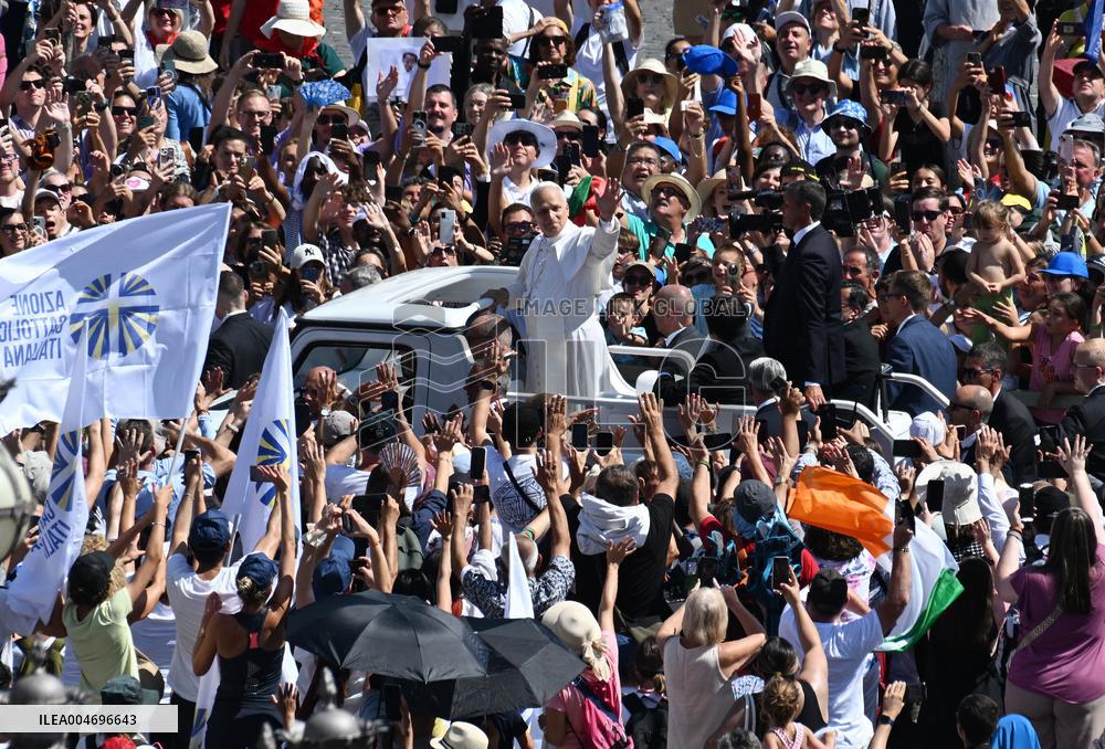 Pope Leo XIV Leads Canonization Of Pier Giorgio Frassati And Carlo Acutis - Vatican City