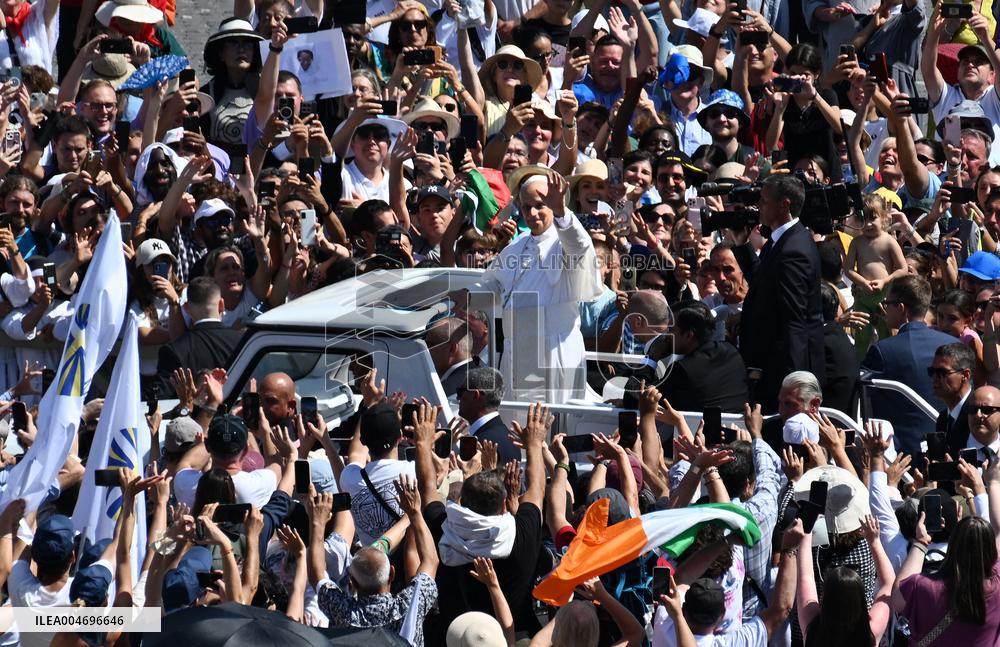 Pope Leo XIV Leads Canonization Of Pier Giorgio Frassati And Carlo Acutis - Vatican City