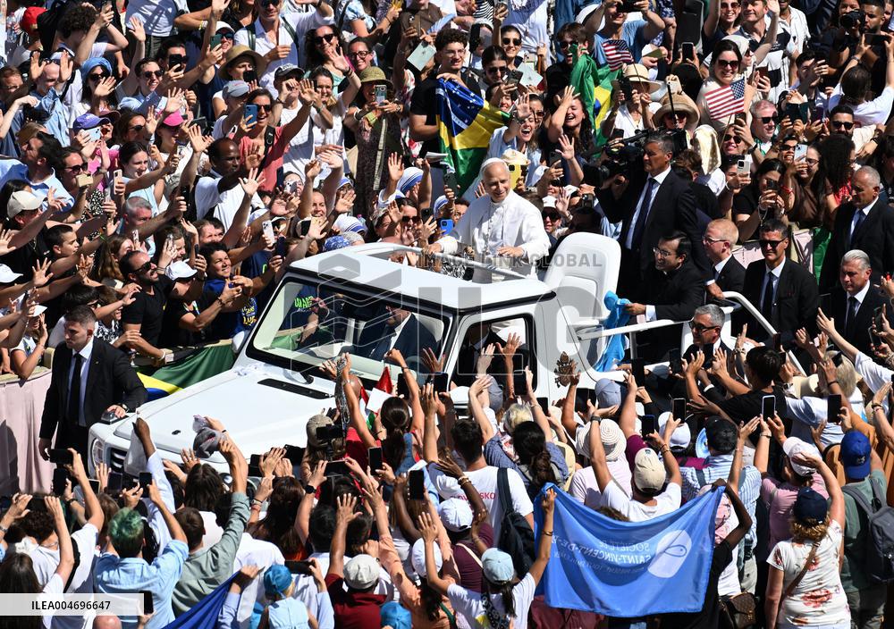 Pope Leo XIV Leads Canonization Of Pier Giorgio Frassati And Carlo Acutis - Vatican City