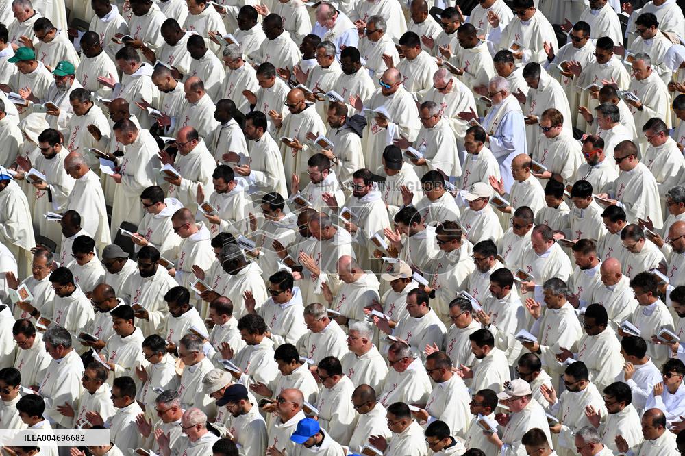Pope Leo XIV Leads Canonization Of Pier Giorgio Frassati And Carlo Acutis - Vatican City