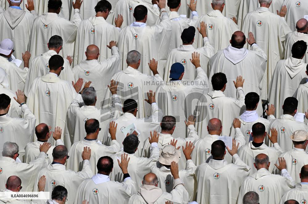 Pope Leo XIV Leads Canonization Of Pier Giorgio Frassati And Carlo Acutis - Vatican City