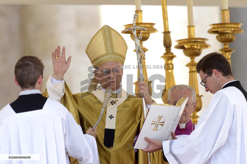 Pope Leo XIV Leads Canonization Of Pier Giorgio Frassati And Carlo Acutis - Vatican City