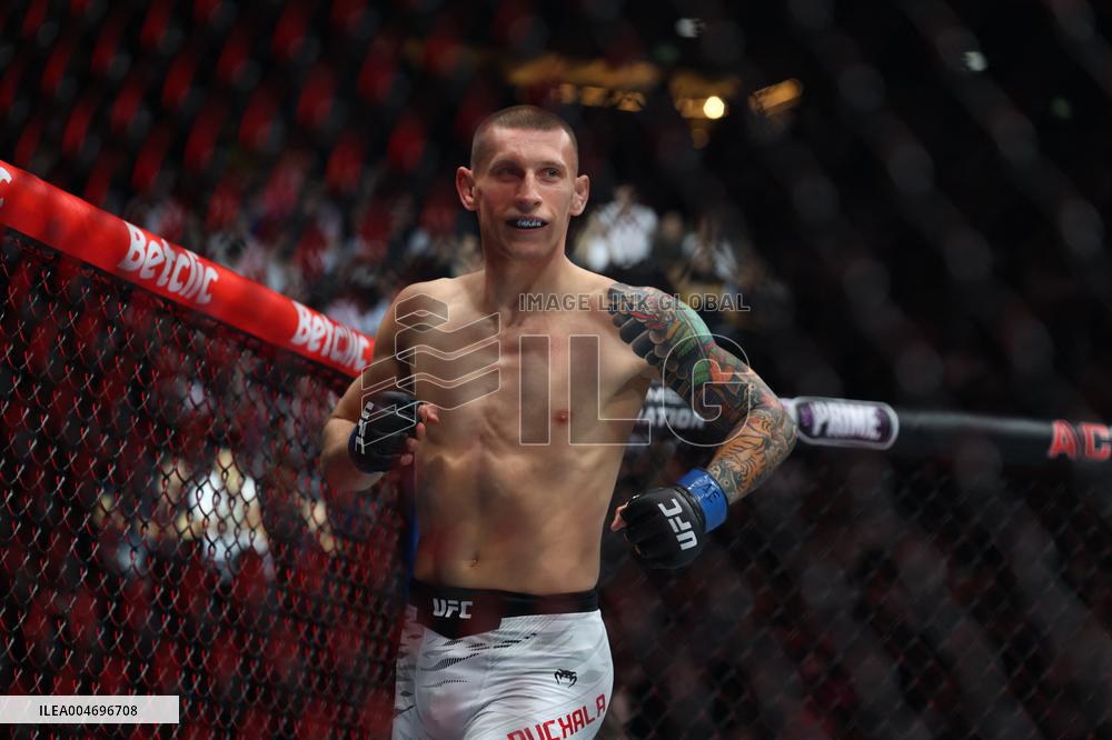 UFC Paris - William Gomis v Robert Ruchała