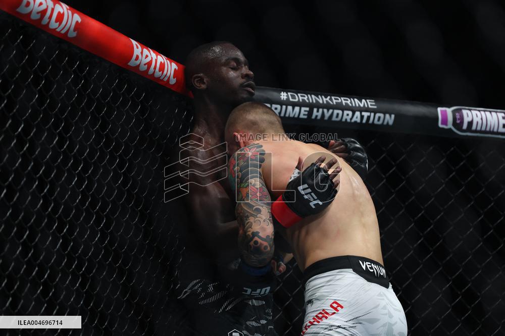 UFC Paris - William Gomis v Robert Ruchała