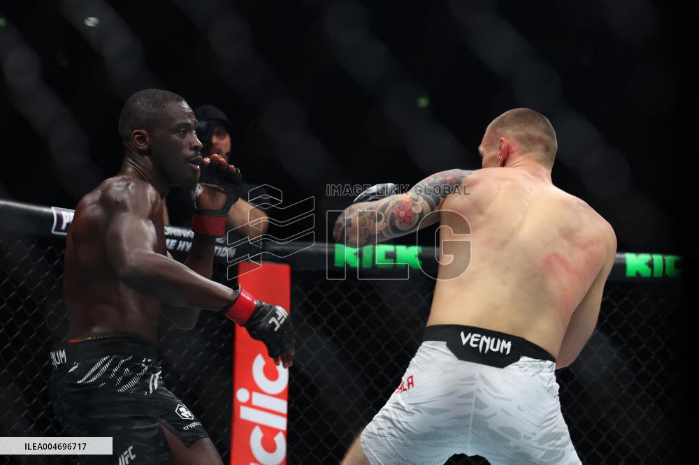UFC Paris - William Gomis v Robert Ruchała