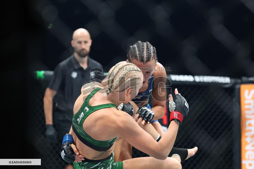 UFC Paris - Sam Hughes v Shauna Bannon