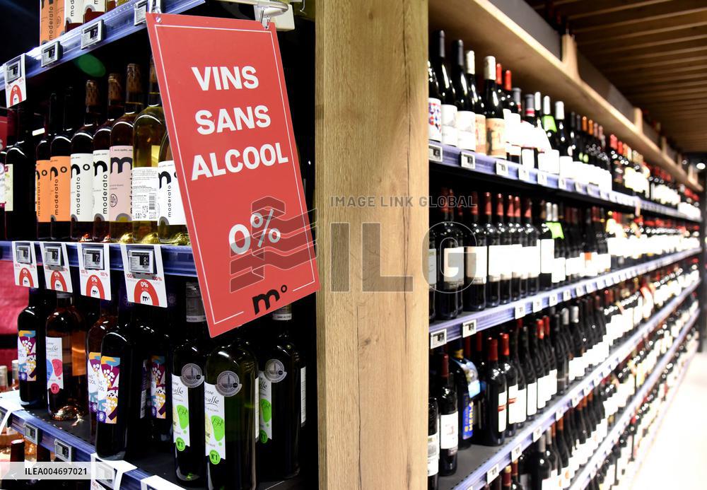 Illustration - Wine Bottles in Supermarket - Paris