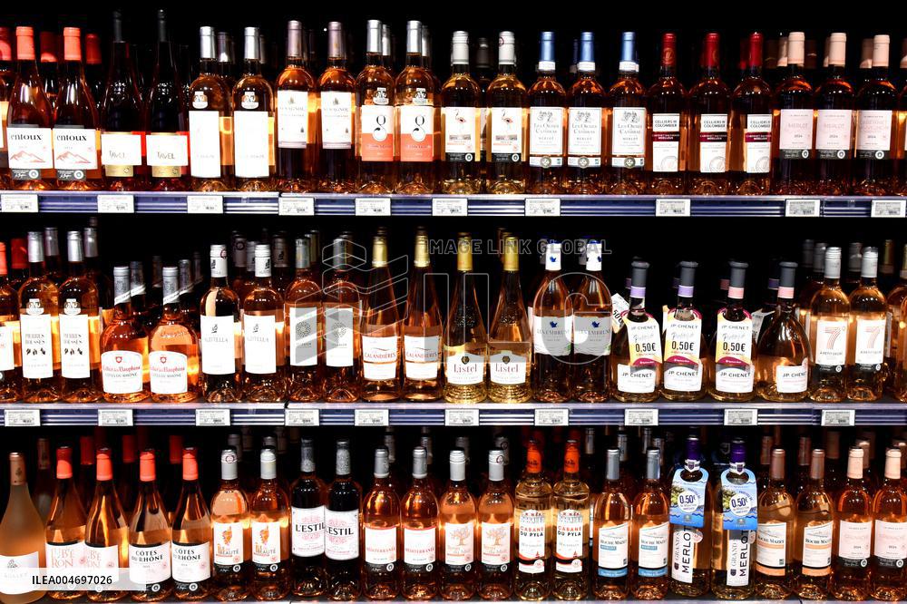 Illustration - Wine Bottles in Supermarket - Paris