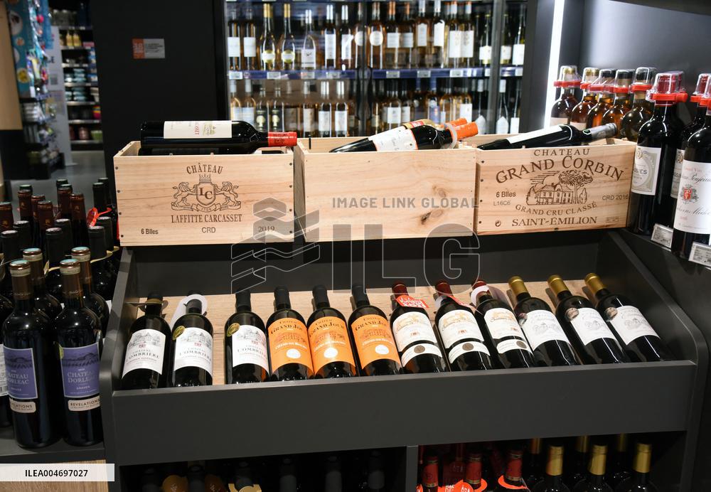 Illustration - Wine Bottles in Supermarket - Paris