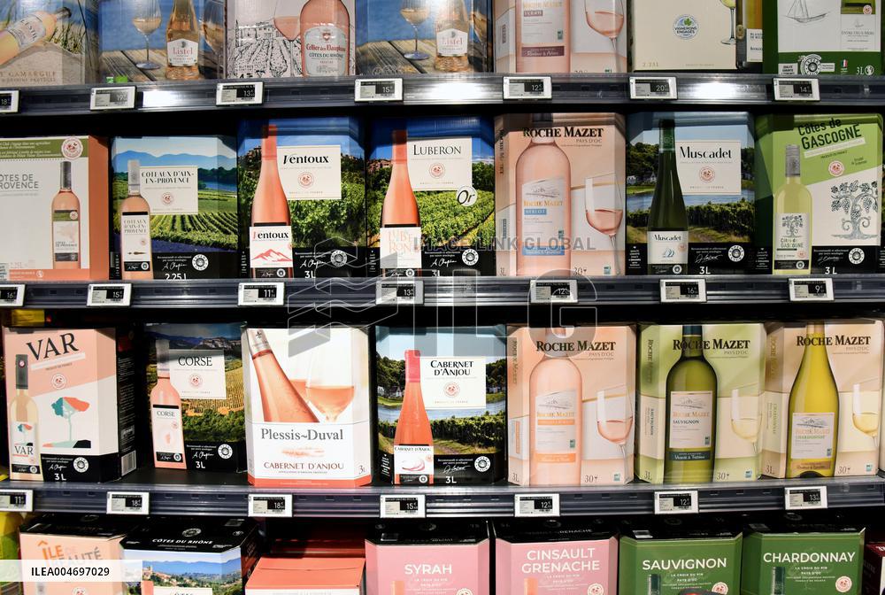 Illustration - Wine Bottles in Supermarket - Paris