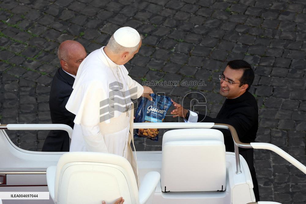 Pope Leo Delivers Popcorn Packets - Vatican