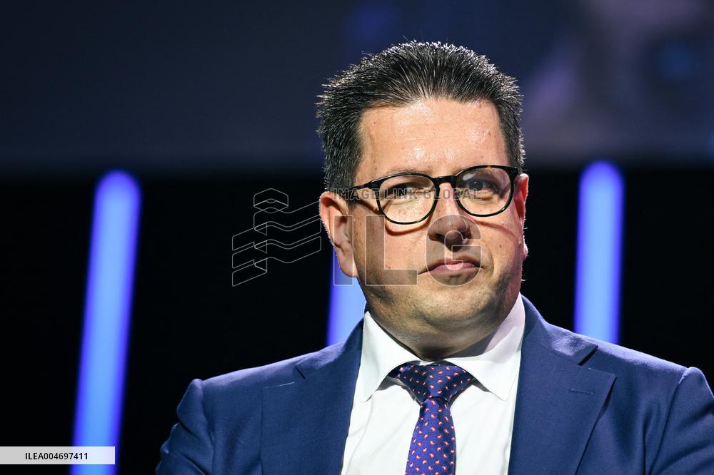 Les Republicains meeting in Paris FA