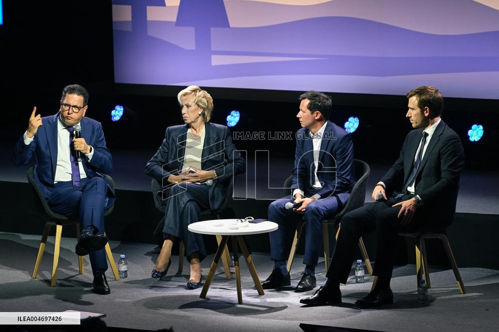 Les Republicains meeting in Paris FA