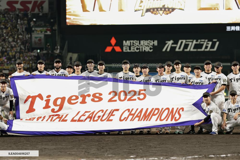 Baseball: Tigers clinch CL pennant
