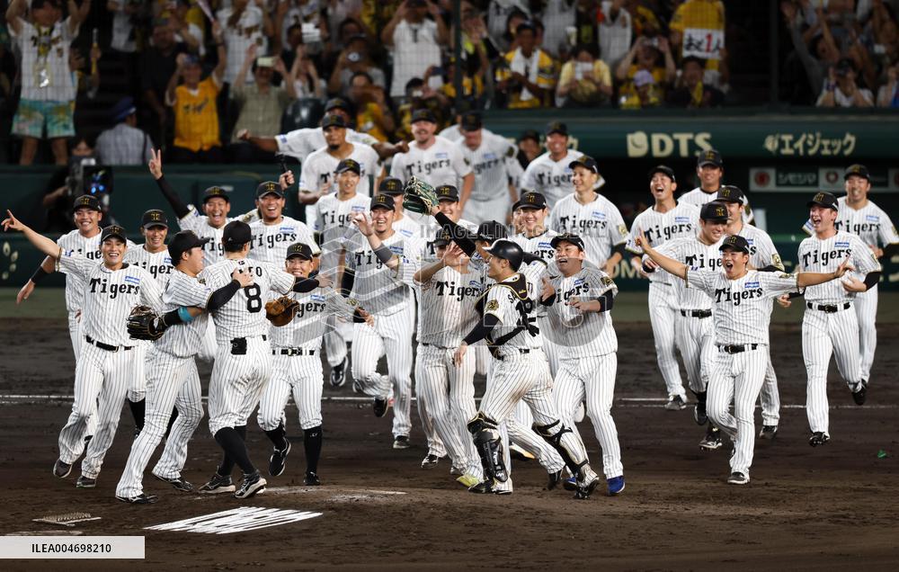 Baseball: Tigers clinch CL pennant