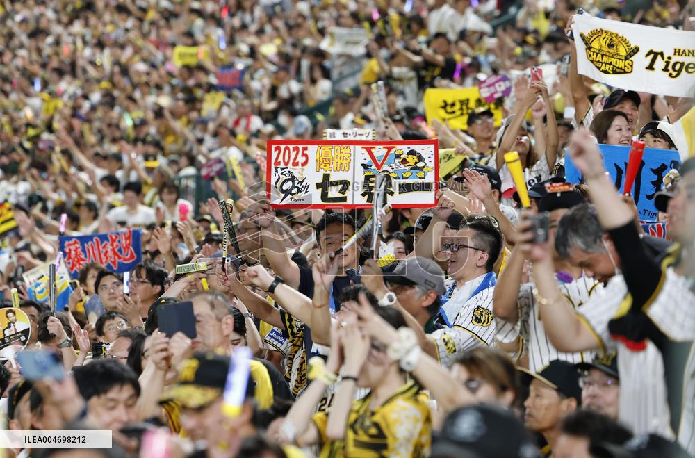 Baseball: Tigers clinch CL pennant