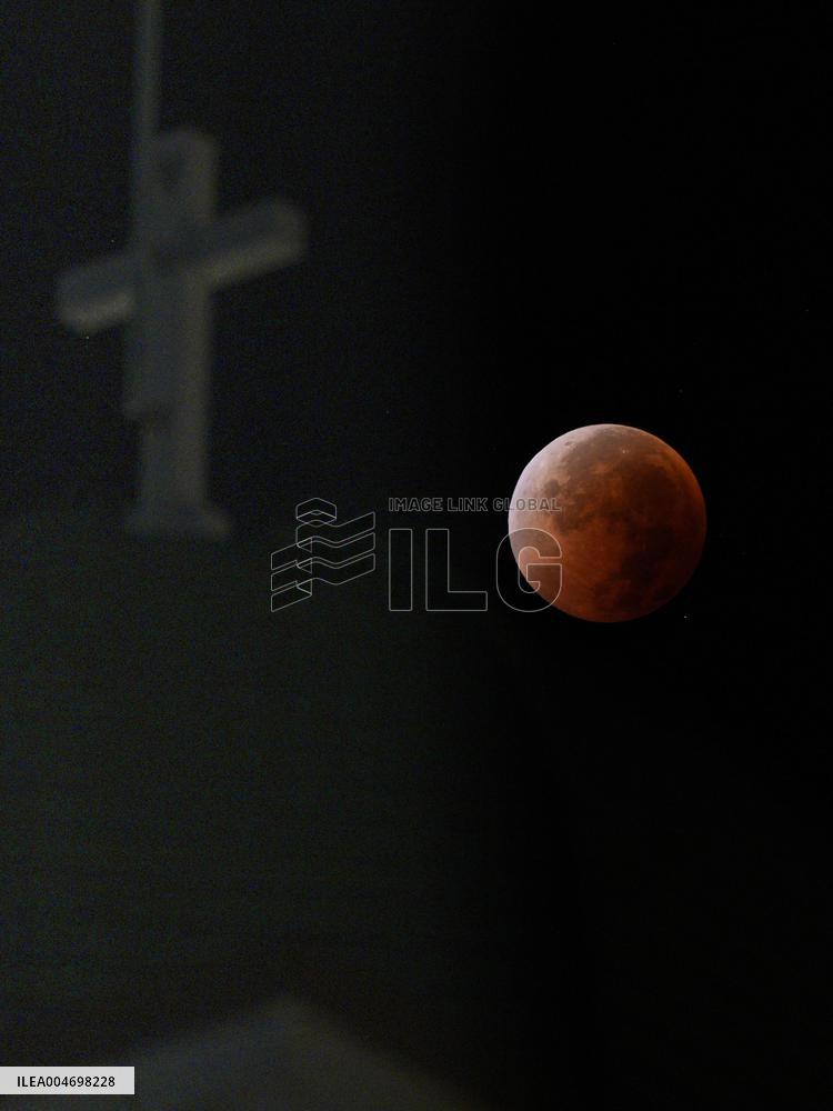 Total lunar eclipse