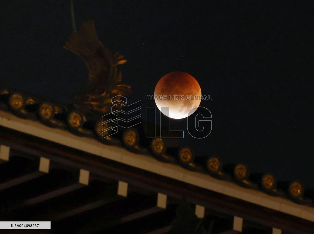 Total lunar eclipse