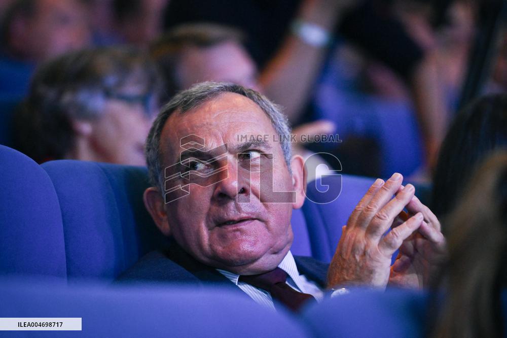 Les Republicains meeting in Le Port Marly