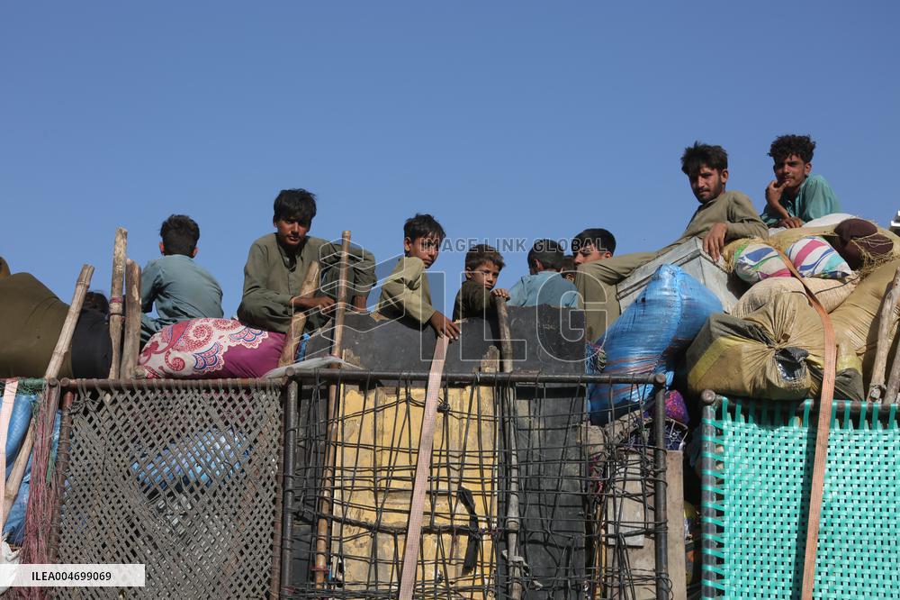 Over 100000 Afghan Refugees Return Home in 1 Week