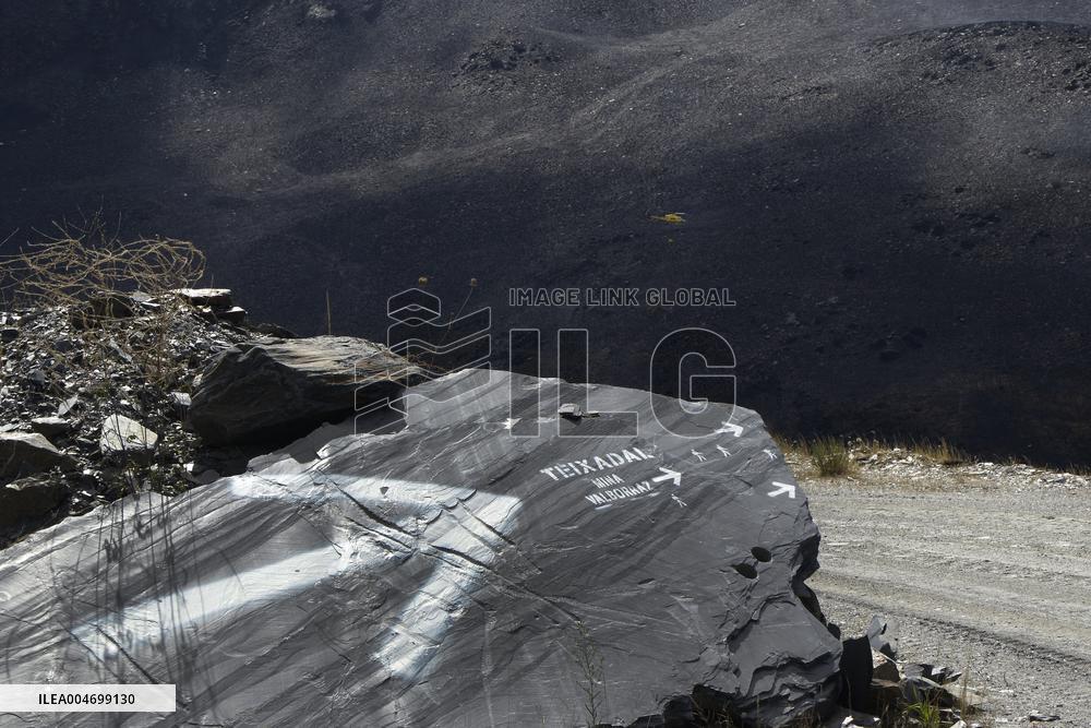 Carballeda Fire Burns 700 Hectares of Land - Spain