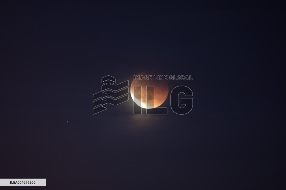 Total Lunar Eclipse - Madrid