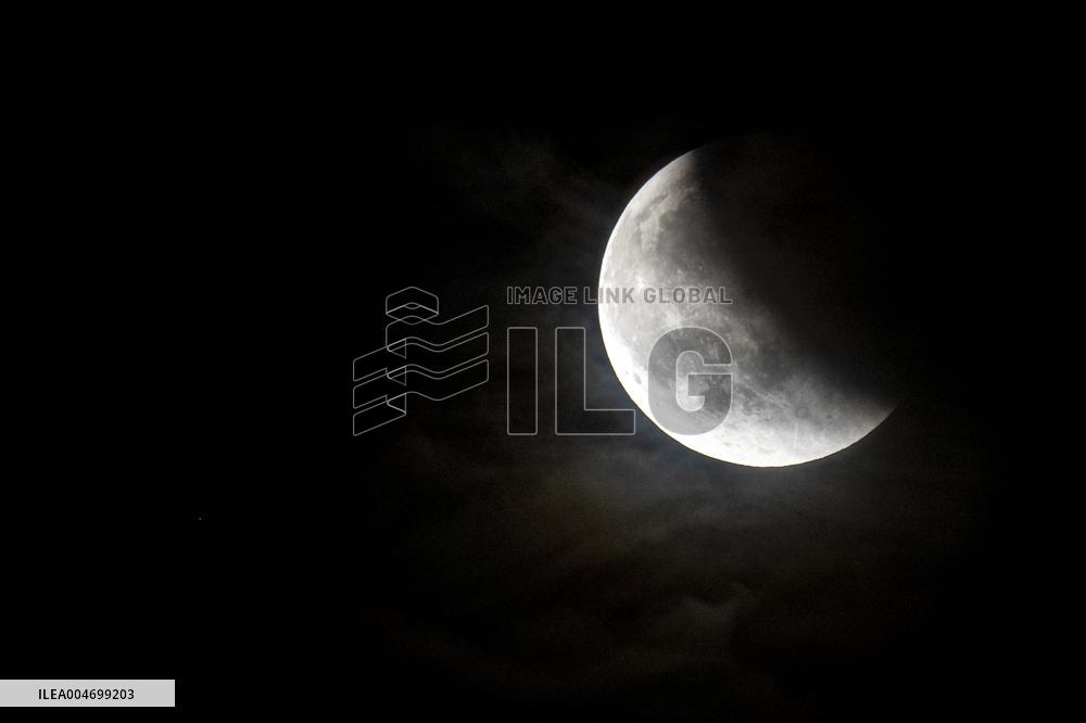 Total Lunar Eclipse - Madrid