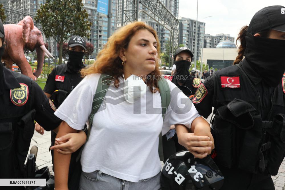 Turkey's Main Opposition Party Headquarters Under Police Blockade - Turkey