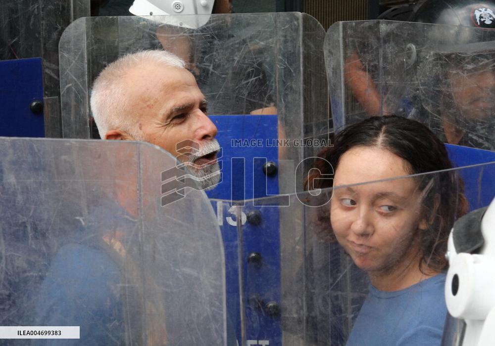 Turkey's Main Opposition Party Headquarters Under Police Blockade - Turkey