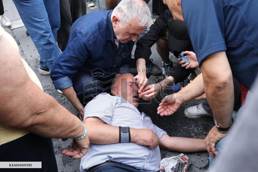 Turkey's Main Opposition Party Headquarters Under Police Blockade - Turkey