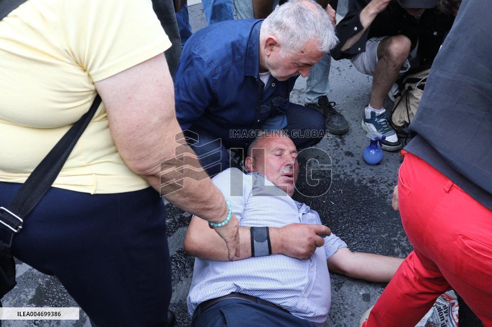 Turkey's Main Opposition Party Headquarters Under Police Blockade - Turkey