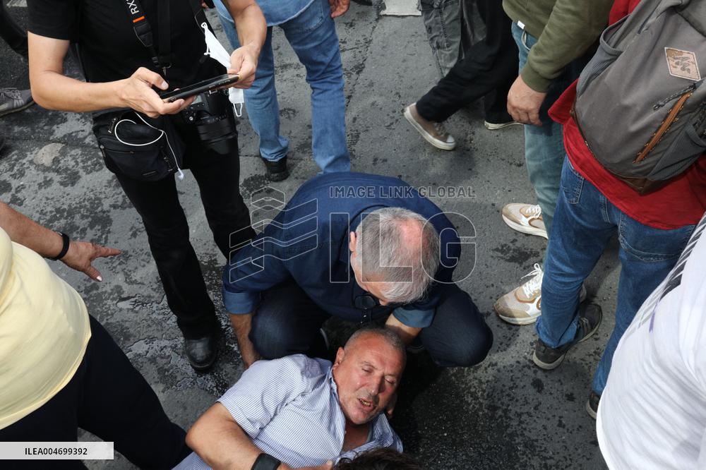 Turkey's Main Opposition Party Headquarters Under Police Blockade - Turkey