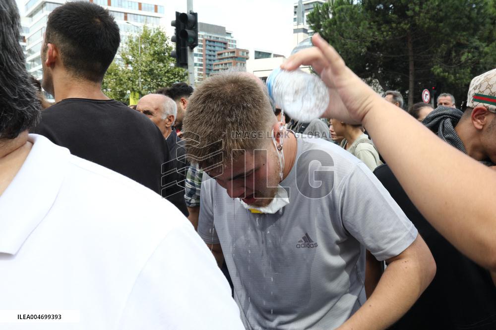 Turkey's Main Opposition Party Headquarters Under Police Blockade - Turkey