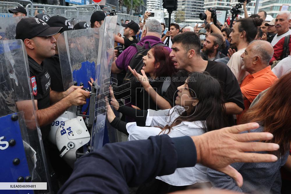 The Main Opposition Party Of Turkey Fights For Its Political Survival - Istanbul