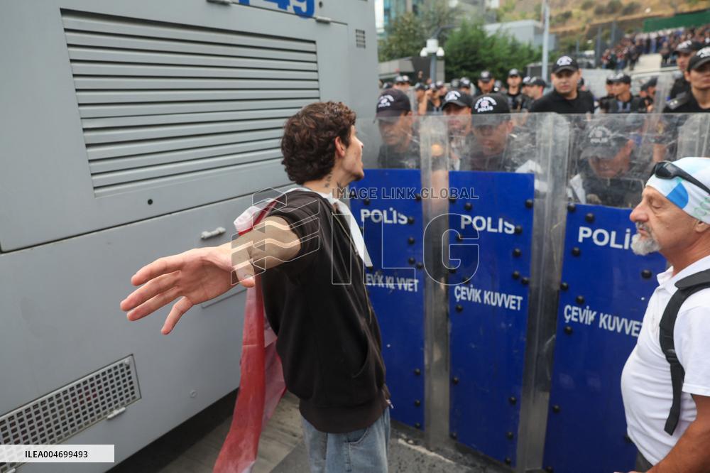 The Main Opposition Party Of Turkey Fights For Its Political Survival - Istanbul