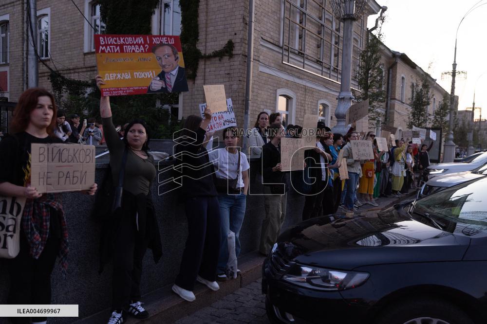 Protest Demands Protection of Ukrainian Soldier's Rights - Kharkiv