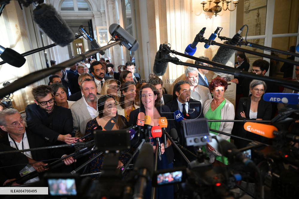 French Government Collapses as MPs Vote to Oust PM - Paris