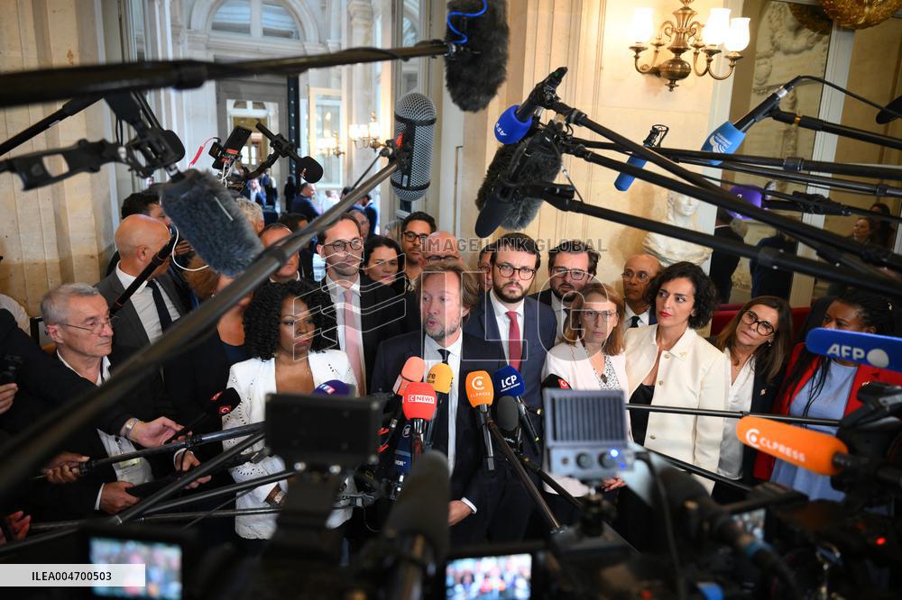 French Government Collapses as MPs Vote to Oust PM - Paris