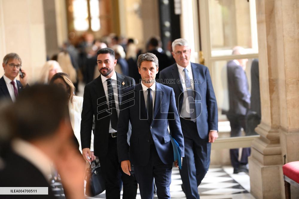 French Government Collapses as MPs Vote to Oust PM - Paris