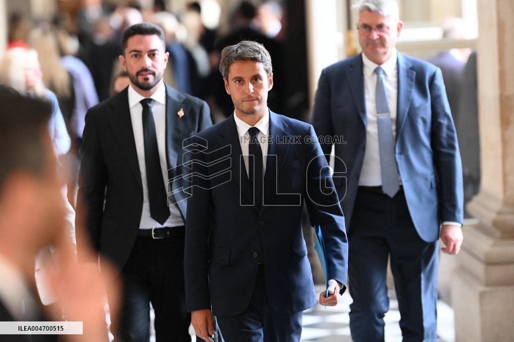 French Government Collapses as MPs Vote to Oust PM - Paris